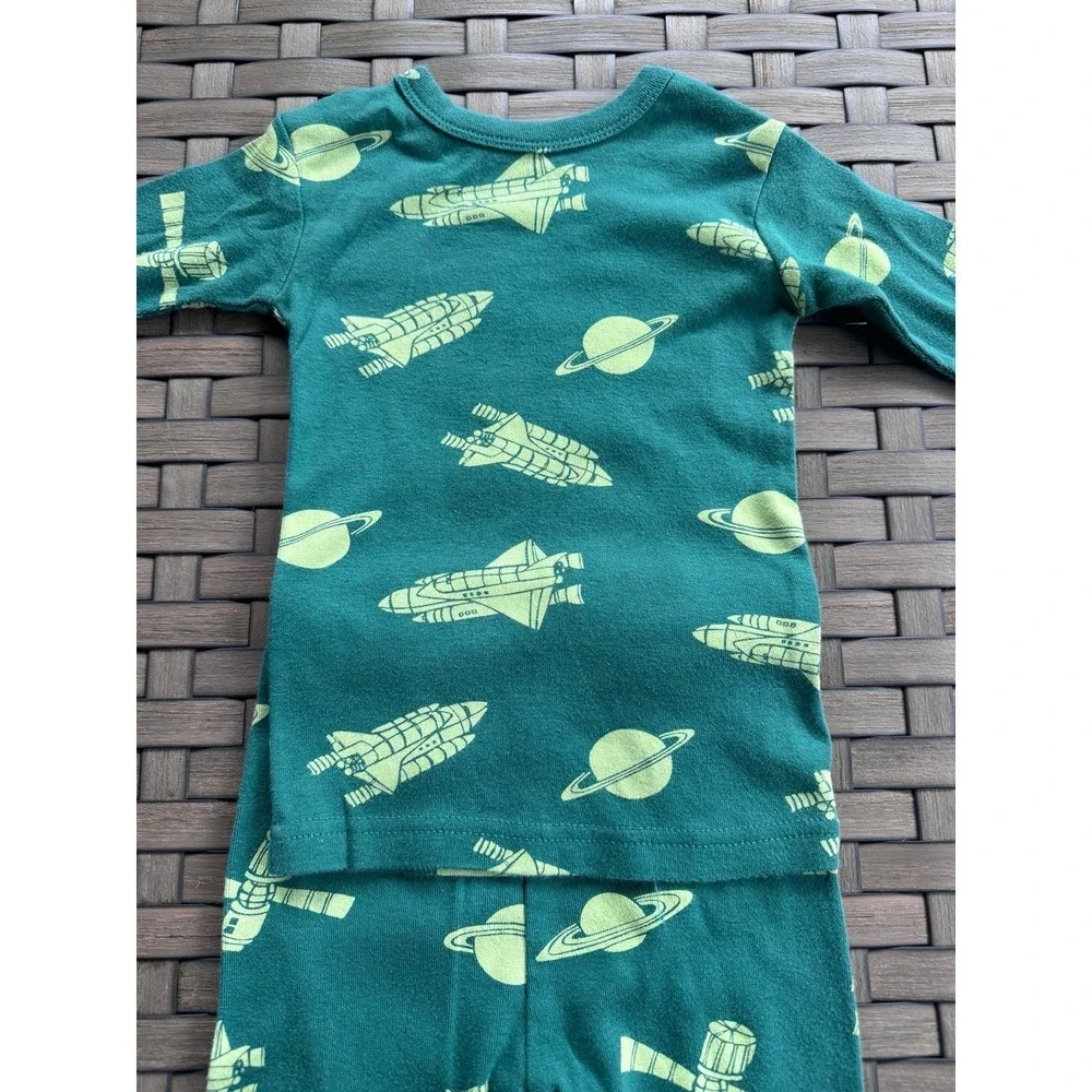 babyGap 100% Organic Cotton‎ Space PJ Set Size 2 Glow in the Dark Green